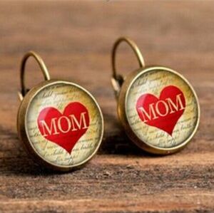 NWT Beautiful "MOM" Earrings